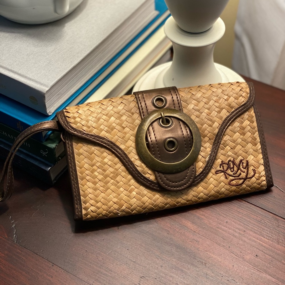 EUC Roxy Clutch